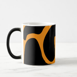 Modern zwart en oranje vrijvormig patroon magische mok