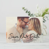 Modern Zwart Geborsteld Script Trouwfoto Aankondiging (Staand voorkant)