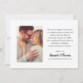 Modern Zwart Geborsteld Script Trouwfoto Aankondiging (Achterkant)