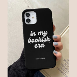 Modern zwart gebruik in mijn boekentijdperk iPhone 15 case