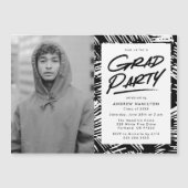 Modern zwart gestreepte Afstudeerder foto afstudee Magnetische Uitnodiging (Voorkant)