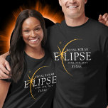 Modern Zwart & Goud 2024 Texas Totale Zonsverduist T-shirt<br><div class="desc">Introductie van onze Modern Black & Gold 2024 Texas Total Solar Eclipse Custom T-Shirt, een stijlvol en herdenkingsstuk voor dit zeldzame hemelse evenement. dit shirt legt de elegantie en opwinding van de totale zonsverduistering vast. Met het jaar 2024 gedurfd weergegeven, samen met de locatie van Texas, dient het als een...</div>