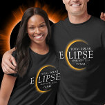 Modern Zwart & Goud 2024 Texas Totale Zonsverduist T-shirt<br><div class="desc">Introductie van onze Modern Black & Gold 2024 Texas Total Solar Eclipse Custom T-Shirt, een stijlvol en herdenkingsstuk voor dit zeldzame hemelse evenement. dit shirt legt de elegantie en opwinding van de totale zonsverduistering vast. Met het jaar 2024 gedurfd weergegeven, samen met de locatie van Texas, dient het als een...</div>
