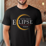 Modern Zwart & Goud 2024 Texas Totale Zonsverduist T-shirt<br><div class="desc">Introductie van onze Modern Black & Gold 2024 Texas Total Solar Eclipse Custom T-Shirt, een stijlvol en herdenkingsstuk voor dit zeldzame hemelse evenement. dit shirt legt de elegantie en opwinding van de totale zonsverduistering vast. Met het jaar 2024 gedurfd weergegeven, samen met de locatie van Texas, dient het als een...</div>
