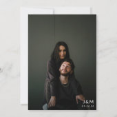 Modern Zwart & Goud Foto Monogram QR code Bruiloft Kaart (Achterkant)