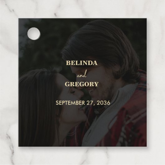 Modern Zwart Goud Foto Overlay Bruiloft Bedankjes Labels (Voorkant)