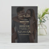 Modern Zwart Goud Foto Overlay Bruiloft Save The Date (Staand voorkant)