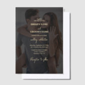 Modern Zwart Goud Foto Overlay Bruiloft Vellum Uitnodigingen (Offset)
