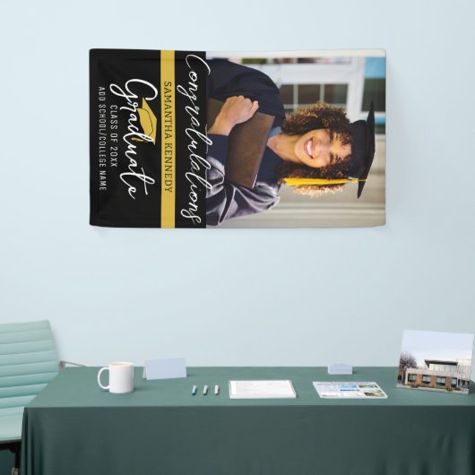 Modern Zwart & Goud Klasse van 2025 Afstudeerder P Spandoek (Beurs)