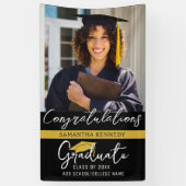 Modern Zwart & Goud Klasse van 2025 Afstudeerder P Spandoek (Verticaal)