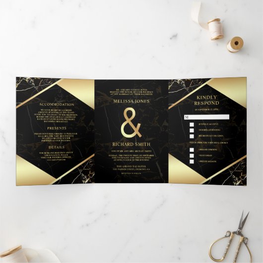 Modern Zwart Goud Marmer Ampersand Bruiloft Drieluik Uitnodiging (Binnen)
