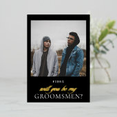 Modern Zwart Goud Script Foto Groomsmen Voorstel Folie Uitnodiging (Staand Voorkant)
