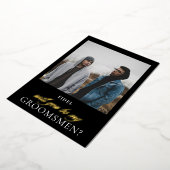 Modern Zwart Goud Script Foto Groomsmen Voorstel Folie Uitnodiging (Gedraaid)