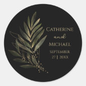 Modern zwart gouden blad bruiloft monogram ronde sticker (Voorkant)