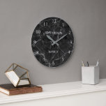 Modern zwart grijs marmeren patroon familienaam grote klok<br><div class="desc">Modern elegant zwart grijs marmeren patroon,  familienaam,  wandklok. U kunt uw eigen naam toevoegen om te personaliseren.</div>