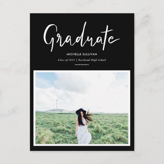 Modern zwart | handgeschreven afstuderen script |  aankondigingskaart (Voorkant)