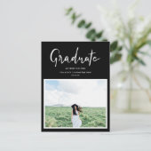 Modern zwart | handgeschreven afstuderen script |  aankondigingskaart (Staand voorkant)