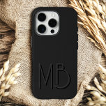 Modern zwart monogram Initialen Hedendaags iPhone 16 Pro Hoesje<br><div class="desc">Modern Black Monogram Initialen Contemporary Phone 16 Pro Hoesjes is voorzien van een op maat gemaakte monogram in moderne script typografie. Perfect voor familie en vrienden voor verjaardagen,  kerst,  feestdagen,  Moederdag,  Vaderdag en meer. Ontworpen door ©2024 Evco Feestdagen www.zazzle.com/store/evcoholidays</div>