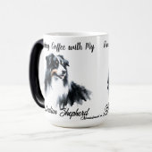 Modern zwart op witte koffie Australian Shepherd Magische Mok (Voorkant links)