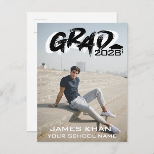 Modern zwart penseelscript, Afstuderen volledige f Uitnodiging Briefkaart (Voorkant / Achterkant)