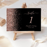 Modern zwart Roos Gold Glitter Edge Wedding Kaart<br><div class="desc">De linkerrand van dit elegante moderne trouwlijstnummer is voorzien van een gouden vormgeving van het roos. De aanpasbare tekst combineert bleke roos-gekleurde handschrift,  copperplate en cursieve lettertypen op een zwarte achtergrond.</div>