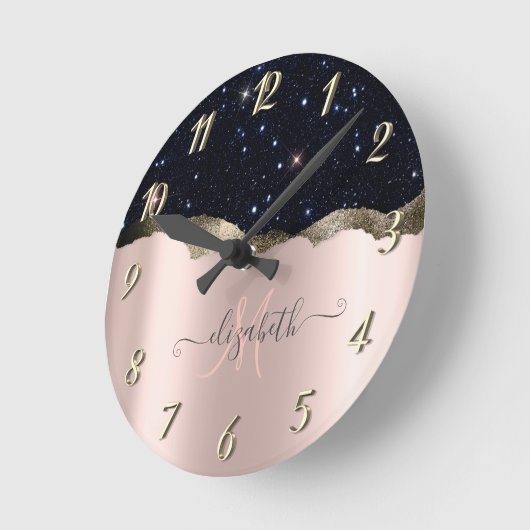 Modern zwart Roos Gold Monogram Ronde Klok (Hoek)