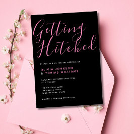 Modern Zwart & Roze Getting Hitched Kaart