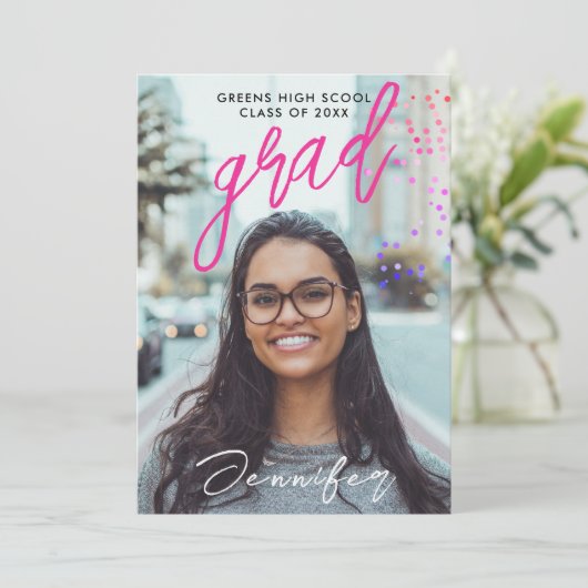 Modern Zwart Roze High School Confetti Afstuderen Aankondiging (Staand voorkant)