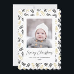 Modern zwart Script Cute Gold Black Giften Pattern Feestdagenkaart<br><div class="desc">Verstuur aanpasbare en gepersonaliseerde vakantiegroeten naar vrienden, collega's en familie in eenvoudige, minimalistische, elegante, leuke, feestelijke en moderne fotokaarten! Een prachtig lijst van een verscheidenheid aan gouden en zwarte kerstcadeautjes en cadeaus met linten omringt uw foto op rondsnuffelpapier. De groet "Kerst van de Groet"wordt geschreven in elegante kalligrafie, en hieronder...</div>