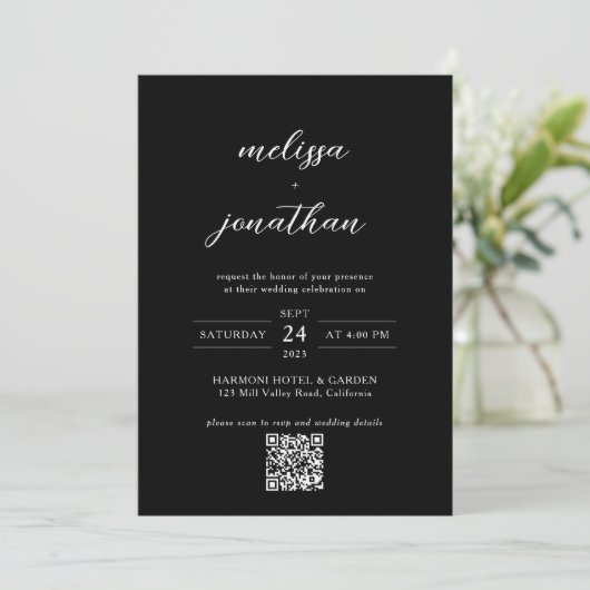 Modern Zwart Script Foto Monogram QR code Bruiloft Kaart (Staand voorkant)