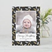 Modern zwart script Gold Pine Mistletoe Kerstmis Feestdagenkaart (Staand voorkant)