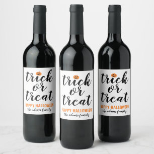 Modern zwart script Trick or treat Halloween Wijn Etiket