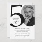 Modern zwart-wit 50e foto verjaardagsfeestje kaart (Voorkant)