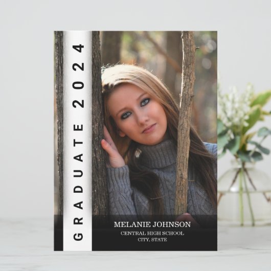 Modern Zwart-wit Afstuderen Invitation Kaart (Staand voorkant)