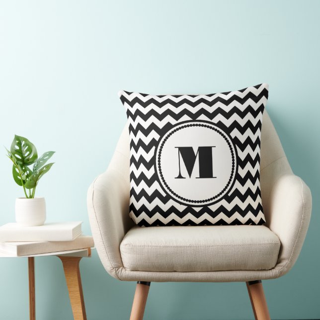 Modern zwart-wit chevron monogram kussen (Stoel)