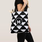 Modern zwart-wit driehoekpatroon tote bag (Dichtbij)