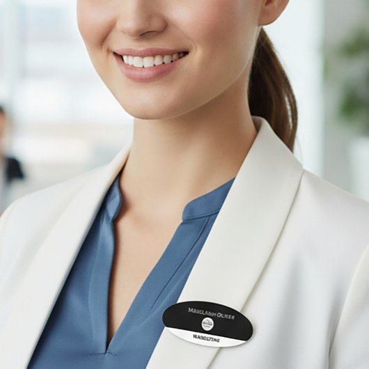 Modern zwart-wit eenvoudige zakelijke Logo-medewer Naamplaatje