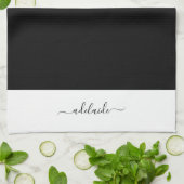 Modern zwart-wit Elegant Script Name Monogram Theedoek (Gevouwen)