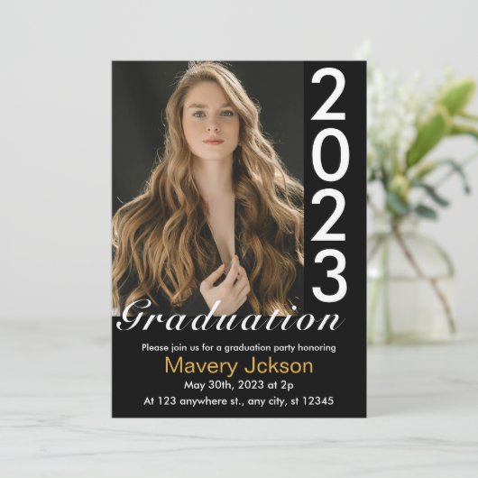Modern Zwart-wit Foto Afstuderen Invitatio Kaart (Staand voorkant)