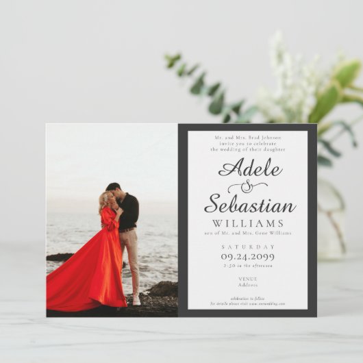 Modern Zwart Wit Foto Monogram Formele Bruiloft Kaart (Staand voorkant)