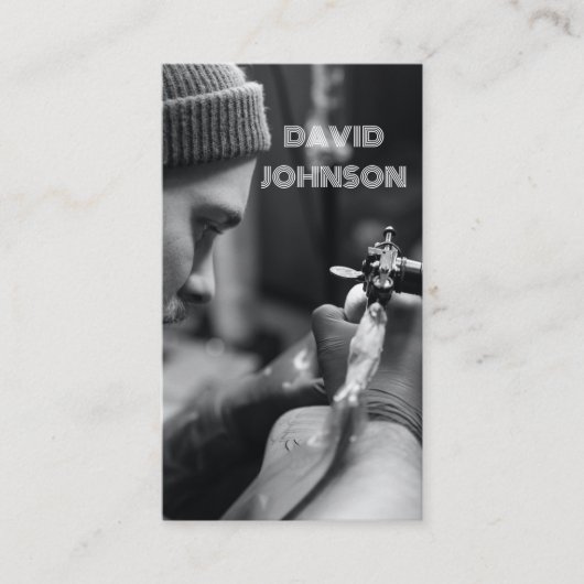 Modern Zwart-wit Foto Tattoo Artiest Salon Visitekaartje (Voorkant)