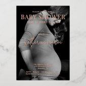 Modern zwart-wit fotoscript Baby shower Folie Uitnodiging (Voorkant)