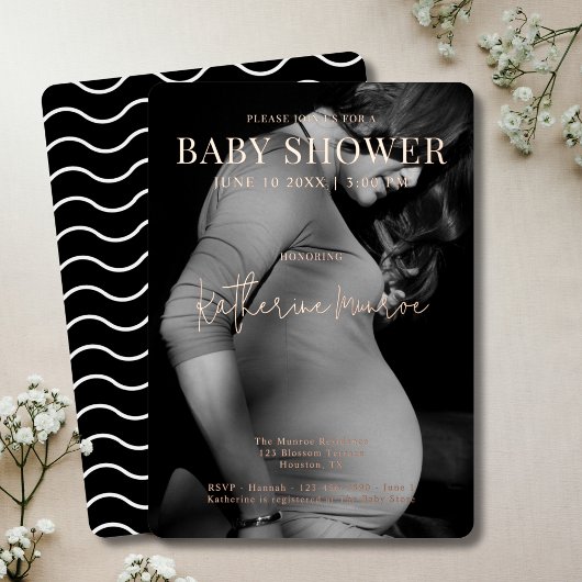 Modern zwart-wit fotoscript Baby shower Folie Uitnodiging