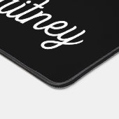 Modern zwart wit gepersonaliseerd monogram en naam bureaumat (Hoek)