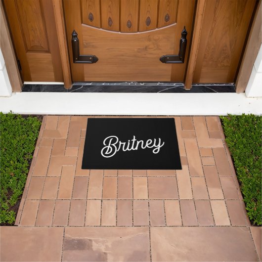 Modern zwart wit gepersonaliseerd monogram en naam deurmat (Buiten)