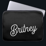 Modern zwart wit gepersonaliseerd monogram en naam laptop sleeve<br><div class="desc">De Modern Black White Personalized Monogram en Naam Laptop Sleeve zou een stijlvolle en beschermende accessoire voor uw laptop. Het strakke zwart-wit ontwerp, gecombineerd met gepersonaliseerde details, voegt een vleugje sophisticatie toe terwijl uw apparaat wordt beschermd. Het is ideaal voor zowel professioneel als persoonlijk gebruik en biedt een mix van...</div>