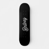 Modern zwart wit gepersonaliseerd monogram en naam persoonlijk skateboard (Voorkant)