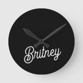 Modern zwart wit gepersonaliseerd monogram en naam ronde klok (Voorkant)