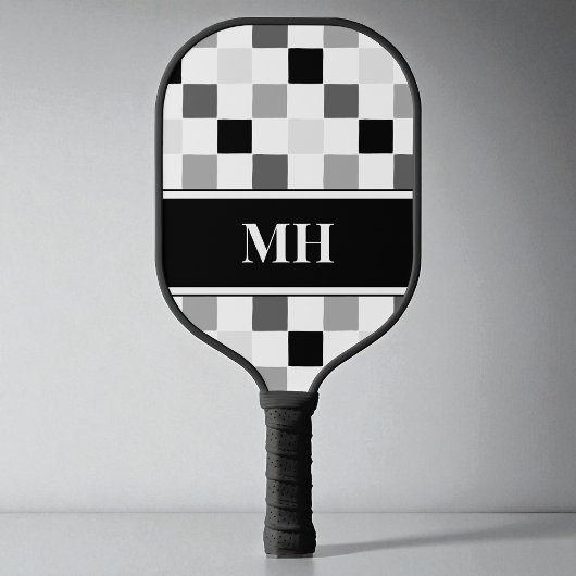 Modern zwart-wit geruit initiaalmonogram pickleball paddle