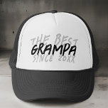 Modern zwart-wit Grunge De beste Grampa Trucker Pet<br><div class="desc">Dit grunge en moderne ontwerp is samengesteld uit san serif typografie.</div>